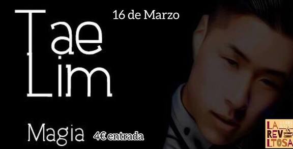 una persona, texto y primer plano